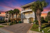 Ocean Manor - 4 Bikes, Shared Pool, Pet Friendly!