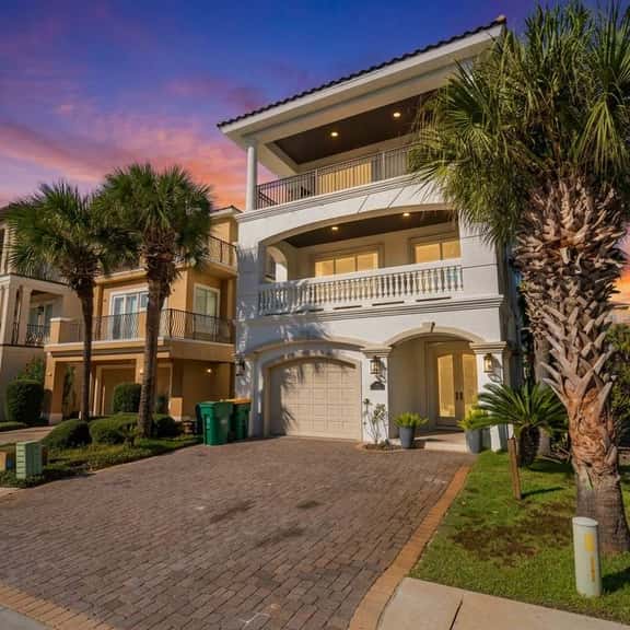 Ocean Manor - 4 Bikes, Shared Pool, Pet Friendly! - Image 1