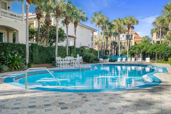 Ocean Manor - 4 Bikes, Shared Pool, Pet Friendly! - Image 4