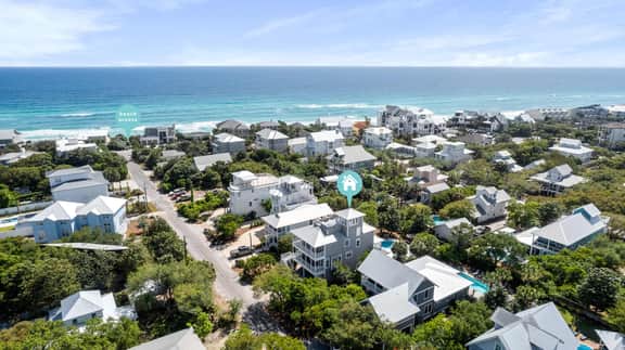 Blue Mountain View | Private Pool, Rooftop Deck & Bikes - Image 2