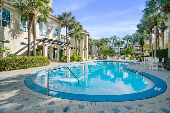 Ocean Manor - 4 Bikes, Shared Pool, Pet Friendly! - Image 3
