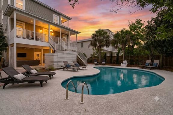 Blue Mountain View | Private Pool, Rooftop Deck & Bikes - Image 1