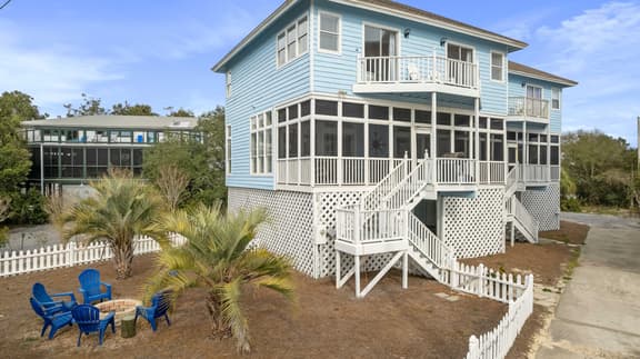 My Blue Sky - 4 Bikes, Fire Pit & Porch Paradise - Image 1